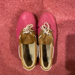 7.5 sperry duck shoes. worn in but still comfortable- great for snow/rain